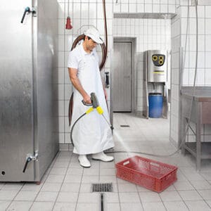 Central de alta pressão com água quente Kärcher, linha profissional e industrial.
