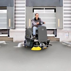 Varredeira Tripulada Kärcher KM 100/100 à Bateria: Linha Profissional e Industrial