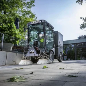 Varredeira Kärcher MC 80 à Diesel: Linha Especial para Limpeza Municipal e Industrial