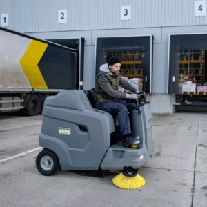 Varredeira Tripulada Kärcher KM 100/120 à Gasolina: Linha Profissional e Industrial