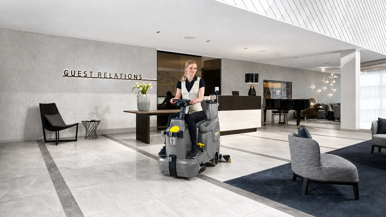 Limpeza Automática com a Lavadora e Secadora de Piso BD 50/70 R Classic Kärcher de Uso Profissional e Industrial