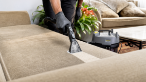 Limpeza Profunda de Estofado com a Extratora Limpadora de Estofados, Tapetes e Carpetes Puzzi 4/30 1700w Karcher Profissional